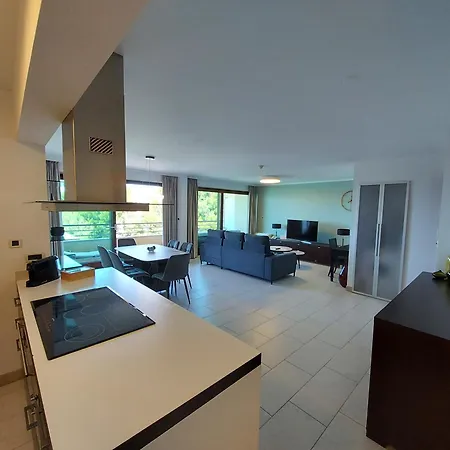 Julia Split דירה *